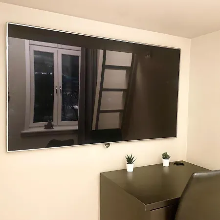 4 Bed Riverside Leilighet *