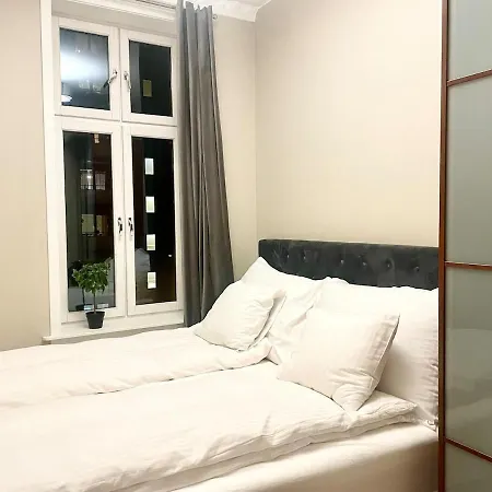 4 Bed Riverside Leilighet *